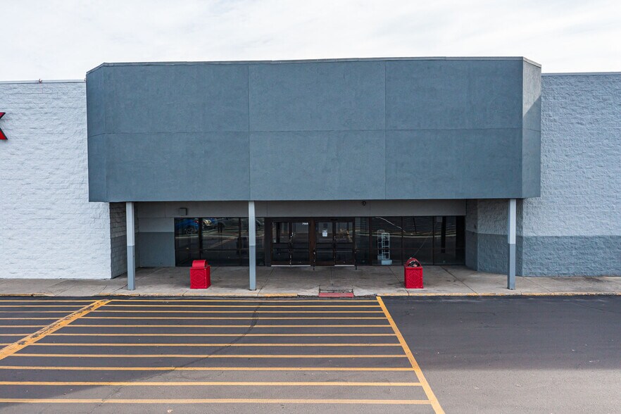 More Photos Of 706 E Lewis & Clark Pky, Clarksville Department Store For Lease