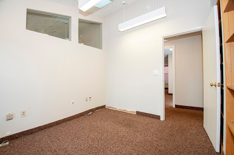 More Photos Of 4 Davis Ct, Brookline Loft Creative Space For Sale