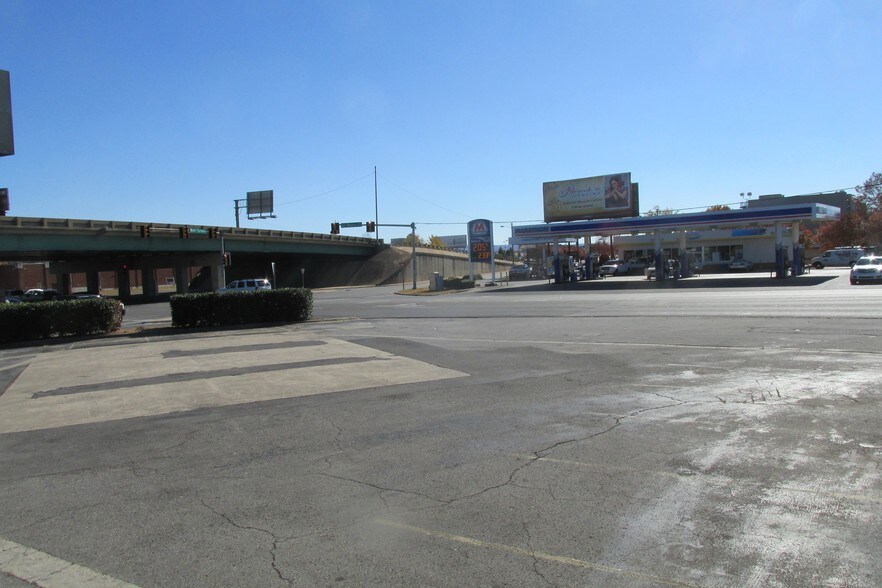 More Photos Of 2518 Memorial Pky SW, Huntsville Flex For Lease