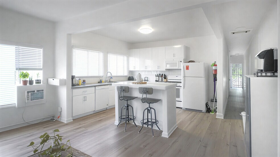 More Photos Of 716 W 30th St, Los Angeles Apartments For Sale