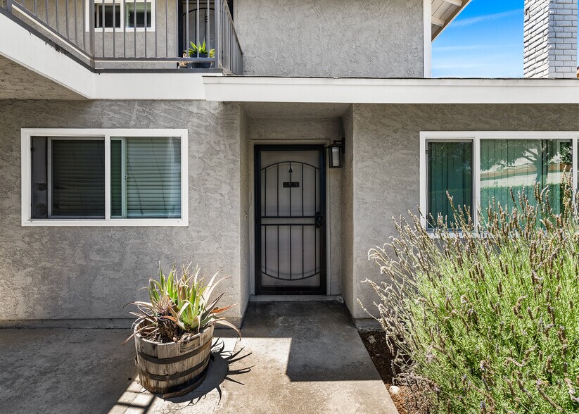 More Photos Of 3025 Jeffrey Dr, Costa Mesa Apartments For Sale