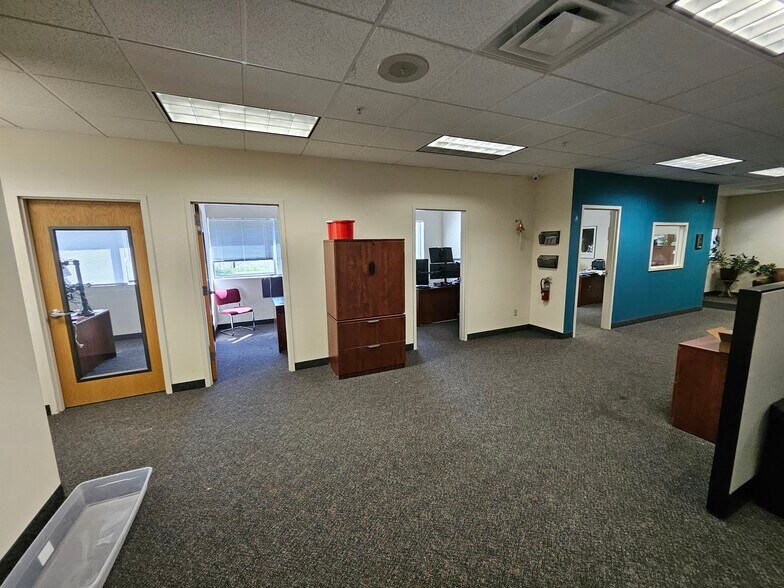 More Photos Of 9219-9255 E River Rd NW, Coon Rapids Flex For Lease