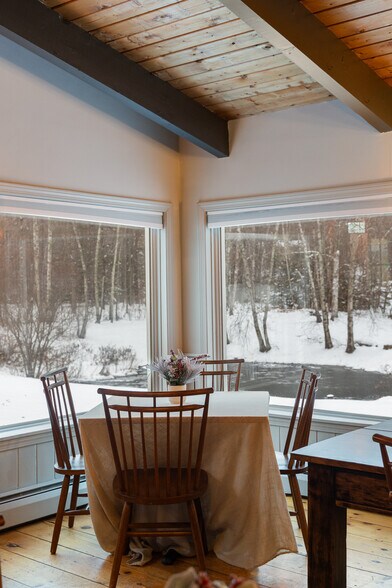 More Photos Of 54 Red Clover Ln, Mendon Hotel For Sale