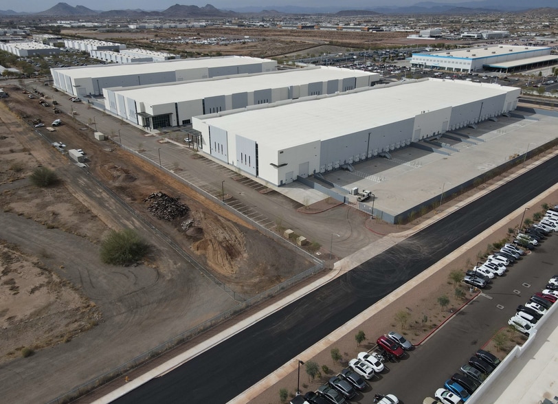 More Photos Of 555 W Pinnacle Peak Rd, Phoenix Distribution For Lease