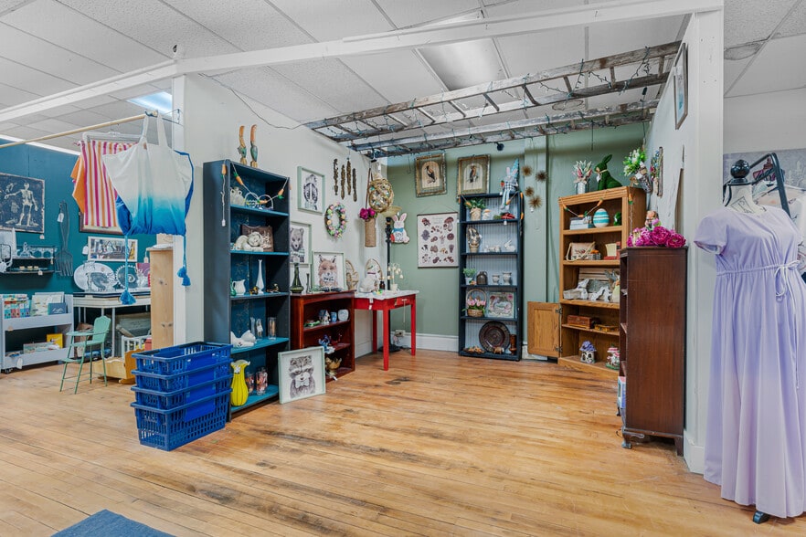 More Photos Of 811 Oregon St, Oshkosh Restaurant For Sale