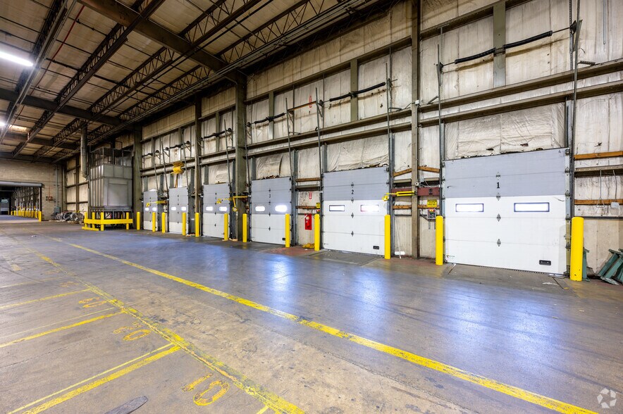 More Photos Of 2580 S 30th St, Lafayette Warehouse For Lease