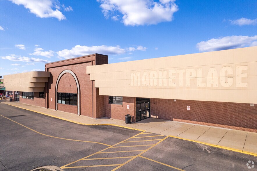 More Photos Of 29 Crystal Lake Plz, Crystal Lake Unknown For Lease