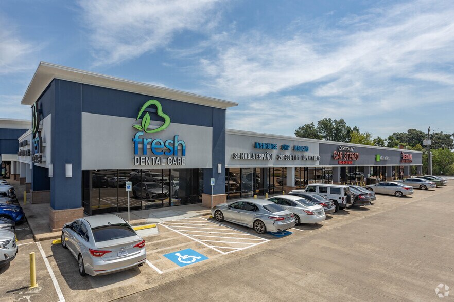 More Photos Of 10703-10765 Gulf Fwy, Houston Unknown For Lease