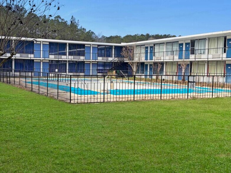 More Photos Of 3080 Colony Blvd, Leesville Hotel For Sale