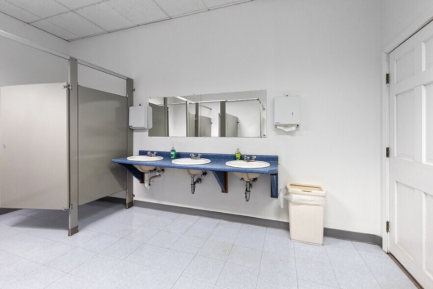 More Photos Of 4 Industrial Pky, Brunswick Manufacturing For Lease