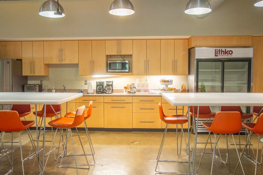 More Photos Of 3200 N Carolina Ave, North Charleston Office For Sale