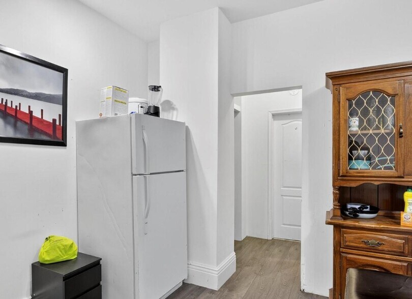 More Photos Of 271 Thomas St, Peterborough Apartments For Sale