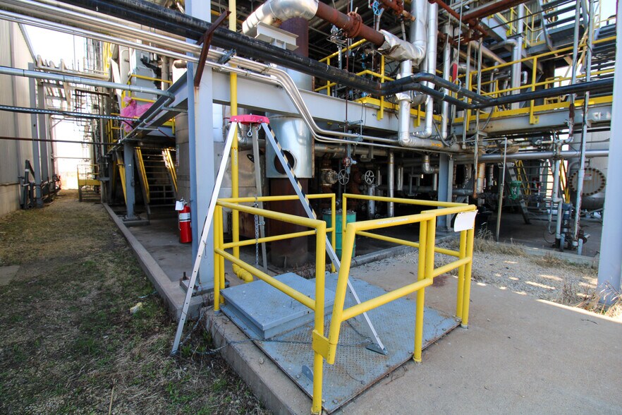 More Photos Of 5640 44th Ave S, Clinton Industrial For Sale