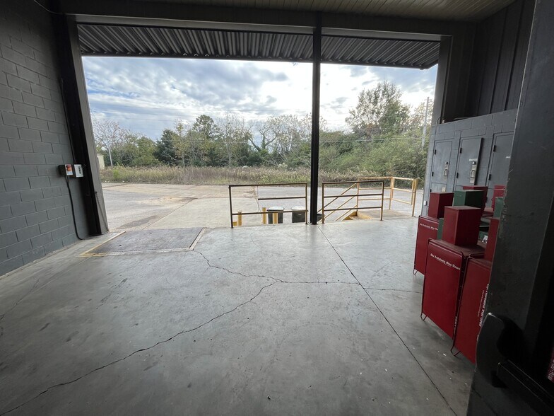 More Photos Of 207 Dunson St, Andalusia Light Distribution For Sale