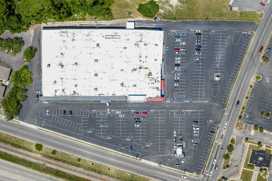 More Photos Of 1711-1725 Knight Ave, Waycross Unknown For Lease
