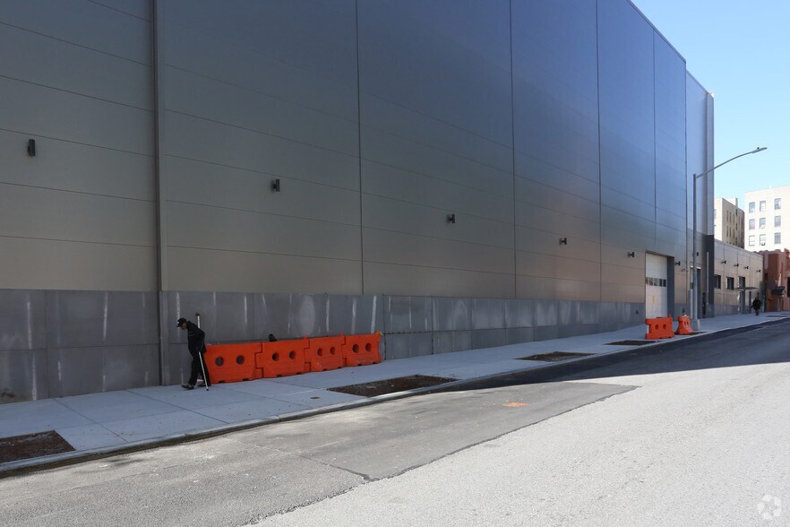 More Photos Of 122 W 146th St, New York Self Storage For Lease