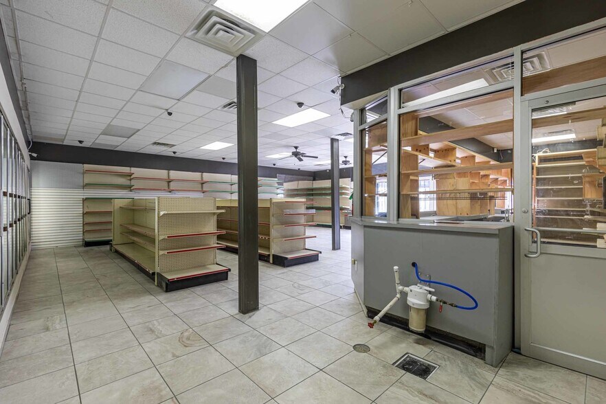 More Photos Of 7635 Ley Rd, Houston Freestanding For Sale