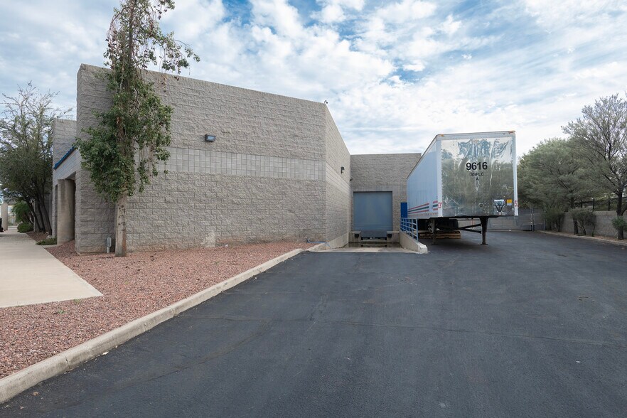 More Photos Of 828 E Isabella Ave, Mesa Warehouse For Sale