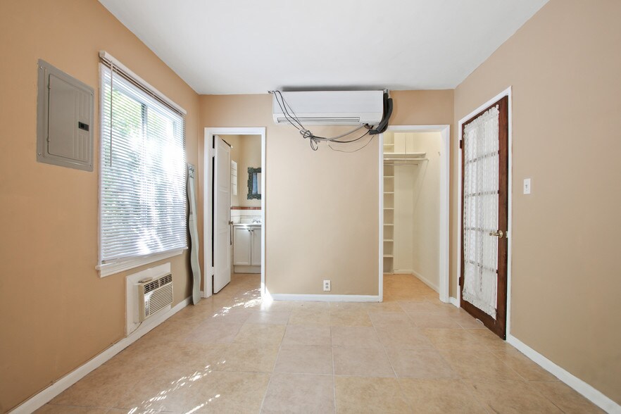 More Photos Of 2245-2251 Westwood Blvd, Los Angeles Storefront For Sale