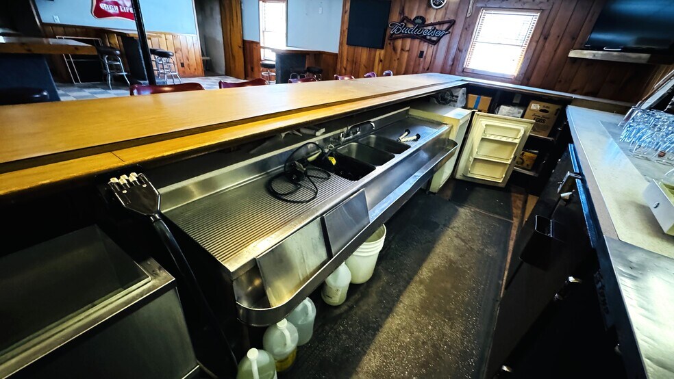 More Photos Of N11050 County Road A, Tomahawk Bar For Sale