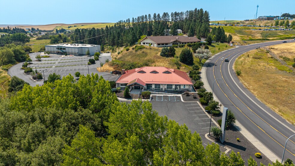 More Photos Of 1095 SE Bishop Blvd, Pullman Office For Sale