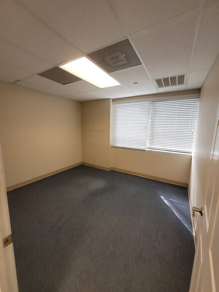 More Photos Of 2810 St Isabel St, Tampa Medical For Lease