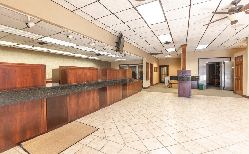 More Photos Of 216 W 2nd St, Dixon Bank For Sale