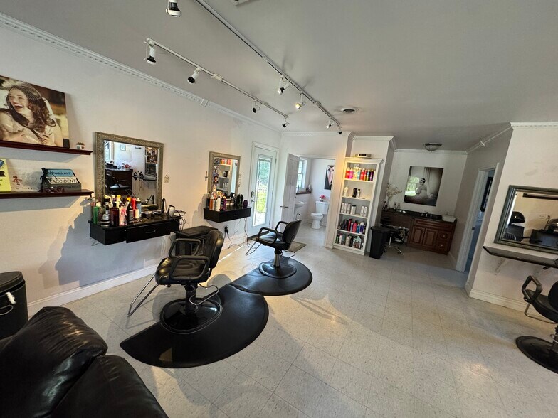 More Photos Of 368 Main St, Plympton Freestanding For Sale