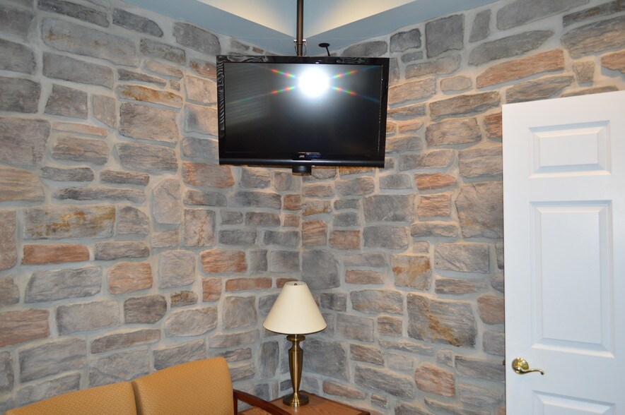 More Photos Of 66 N Main St, Sellersville Medical For Lease