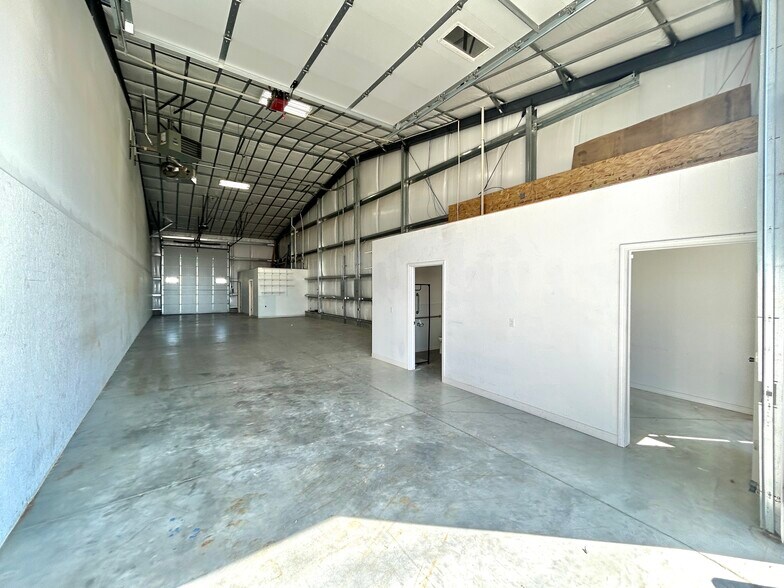 More Photos Of 2728 E 14th N, Ammon Warehouse For Lease