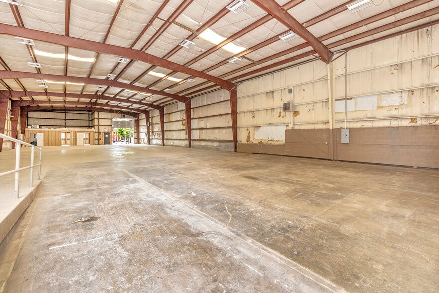 More Photos Of 329 E 2nd St, Frederick Warehouse For Lease