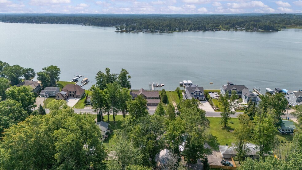 More Photos Of 5358 Paw Paw Lake Rd, Coloma Apartments For Sale