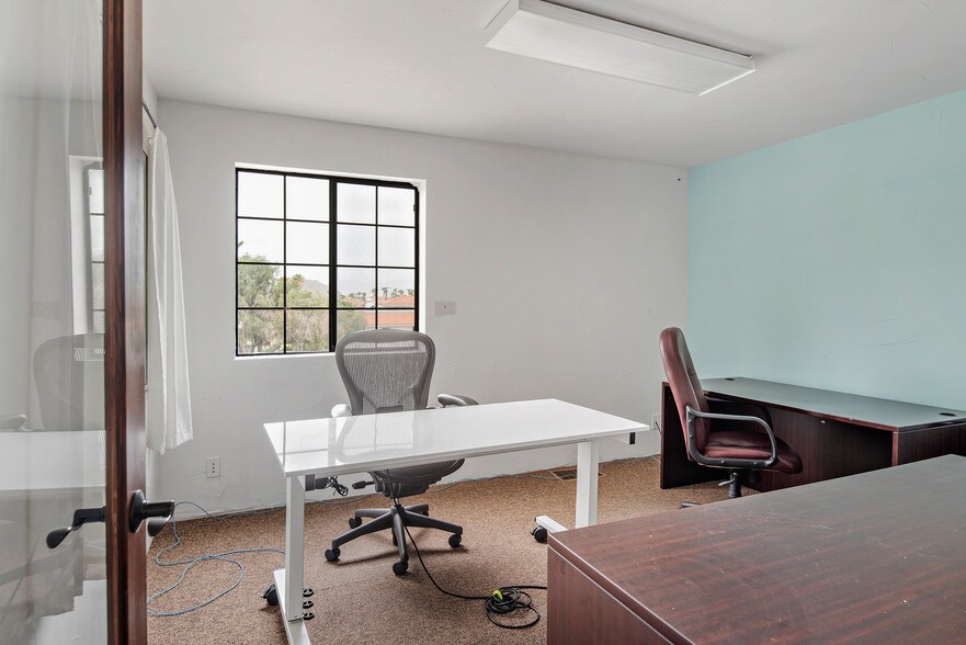 More Photos Of 51370 Avenida Bermudas, La Quinta Office Residential For Sale