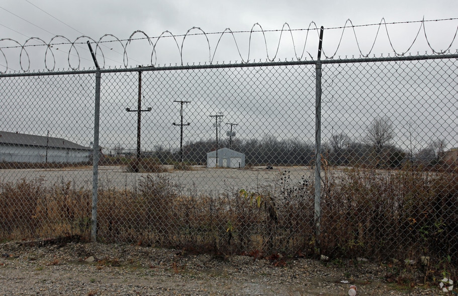 More Photos Of 13700 Oak St, Kansas City Land For Lease