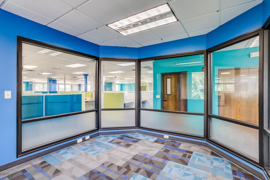 More Photos Of 500 W 1st Ave, Hutchinson Office For Sale