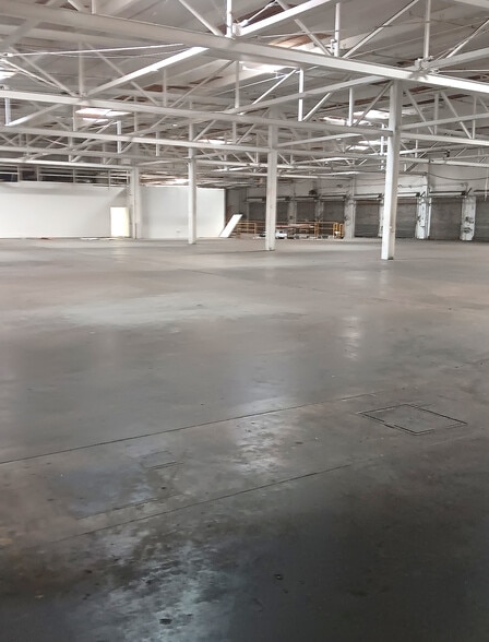 More Photos Of 2824-2828 E 12th St, Los Angeles Manufacturing For Lease