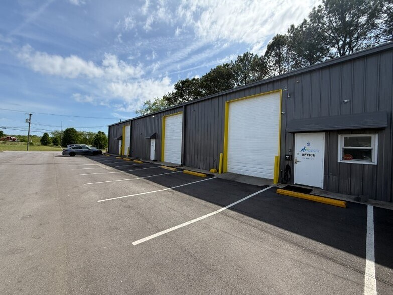 Primary Photo Of 1337 Lindale Dr, Chesapeake Warehouse For Lease