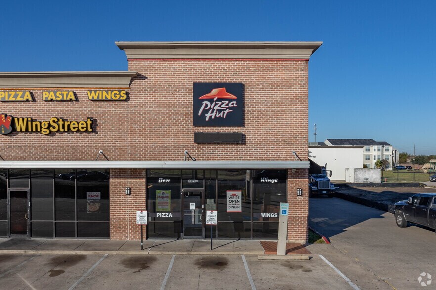 More Photos Of 3320-3418 S Hwy 6, Houston Unknown For Lease