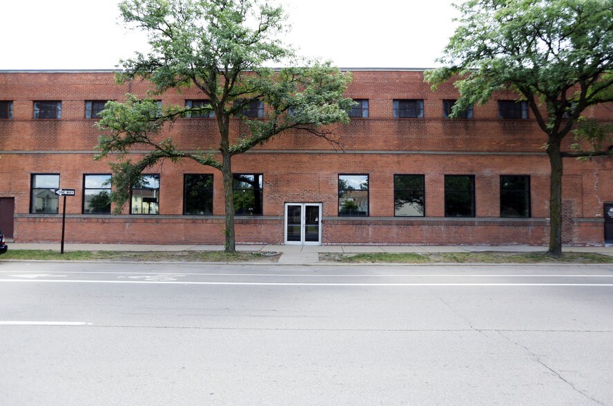 More Photos Of 1927 Rosa Parks Blvd, Detroit Light Distribution For Lease