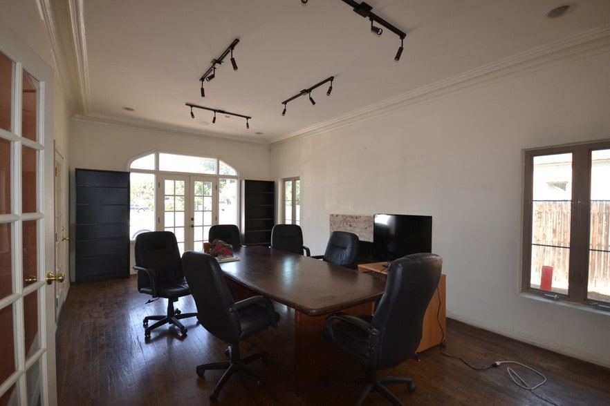 More Photos Of 131 W University Dr, Mesa Office Residential For Lease