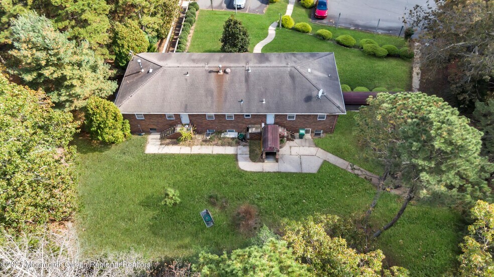 More Photos Of 2101 Lake Rd, Manchester Medical For Sale