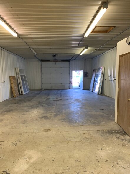 More Photos Of 114 Stevens Dr, Iowa City Flex For Lease