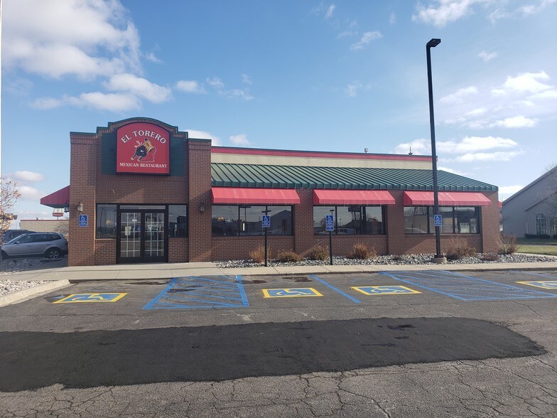 Primary Photo Of 3005 Highway 10 E, Moorhead Restaurant For Lease