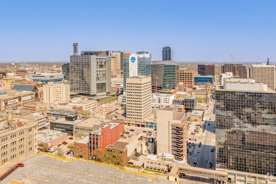 More Photos Of 233 Kennedy St, Winnipeg Apartments For Lease