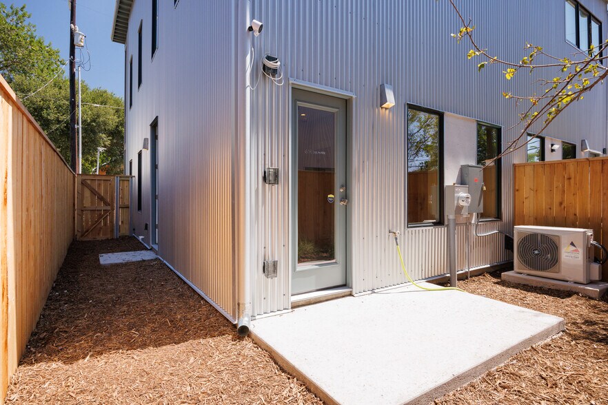 More Photos Of 1103-1107 S Cherry & 135 Louisiana, & 634 Delaware St, San Antonio Multifamily For Sale