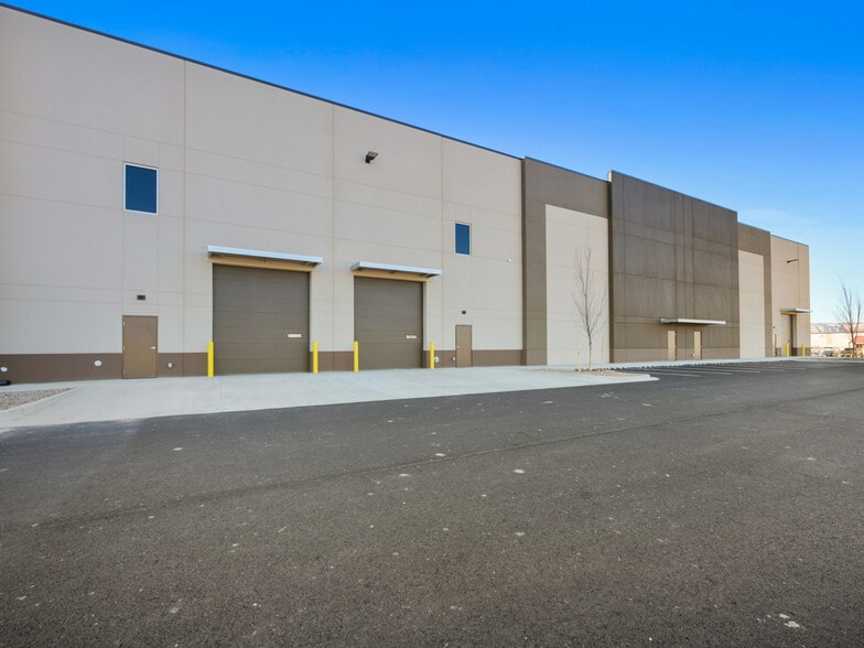 More Photos Of 2825 Riverside Pky, Grand Junction Warehouse For Lease