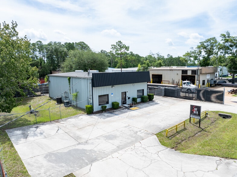 More Photos Of 9555 Sunbeam Center Dr, Jacksonville Warehouse For Sale