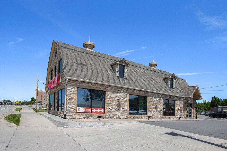 More Photos Of 33030 Northwestern Hwy, West Bloomfield Freestanding For Sale