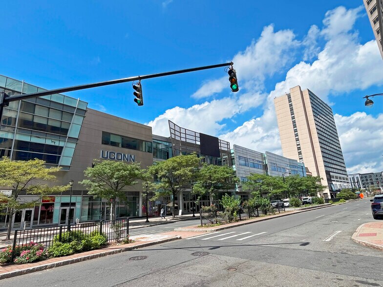 More Photos Of 221 Trumbull St, Hartford Apartments For Lease