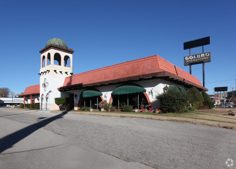 Primary Photo Of 7950 Crestwood Blvd, Birmingham Restaurant For Sale